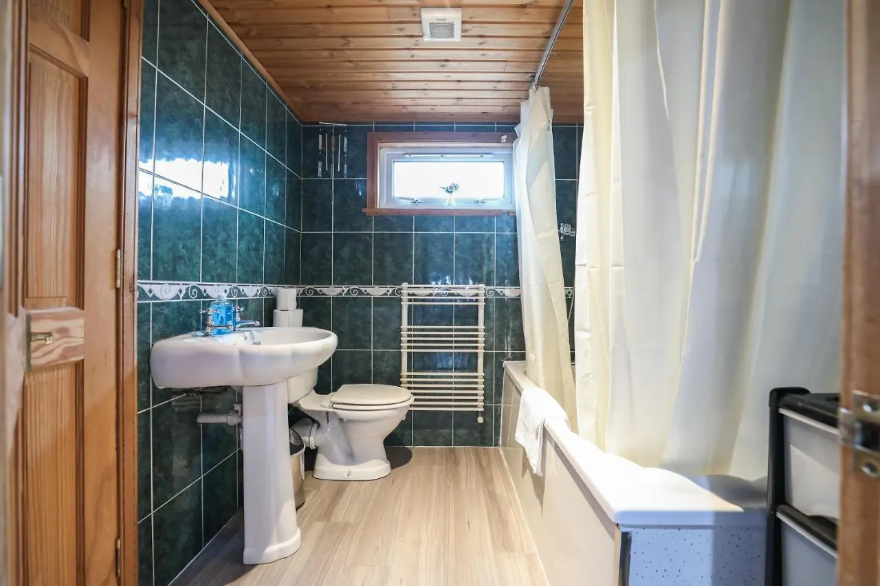 Beautiful Rooms In Edinburgh Cottage Guest House - Free Parking