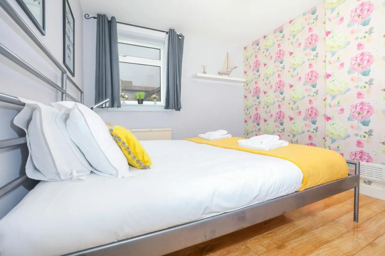 Beautiful Rooms In Edinburgh Cottage Guest House - Free Parking
