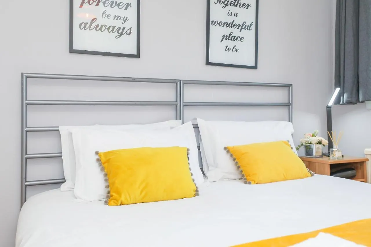 Beautiful Rooms In Edinburgh Cottage Guest House - Free Parking