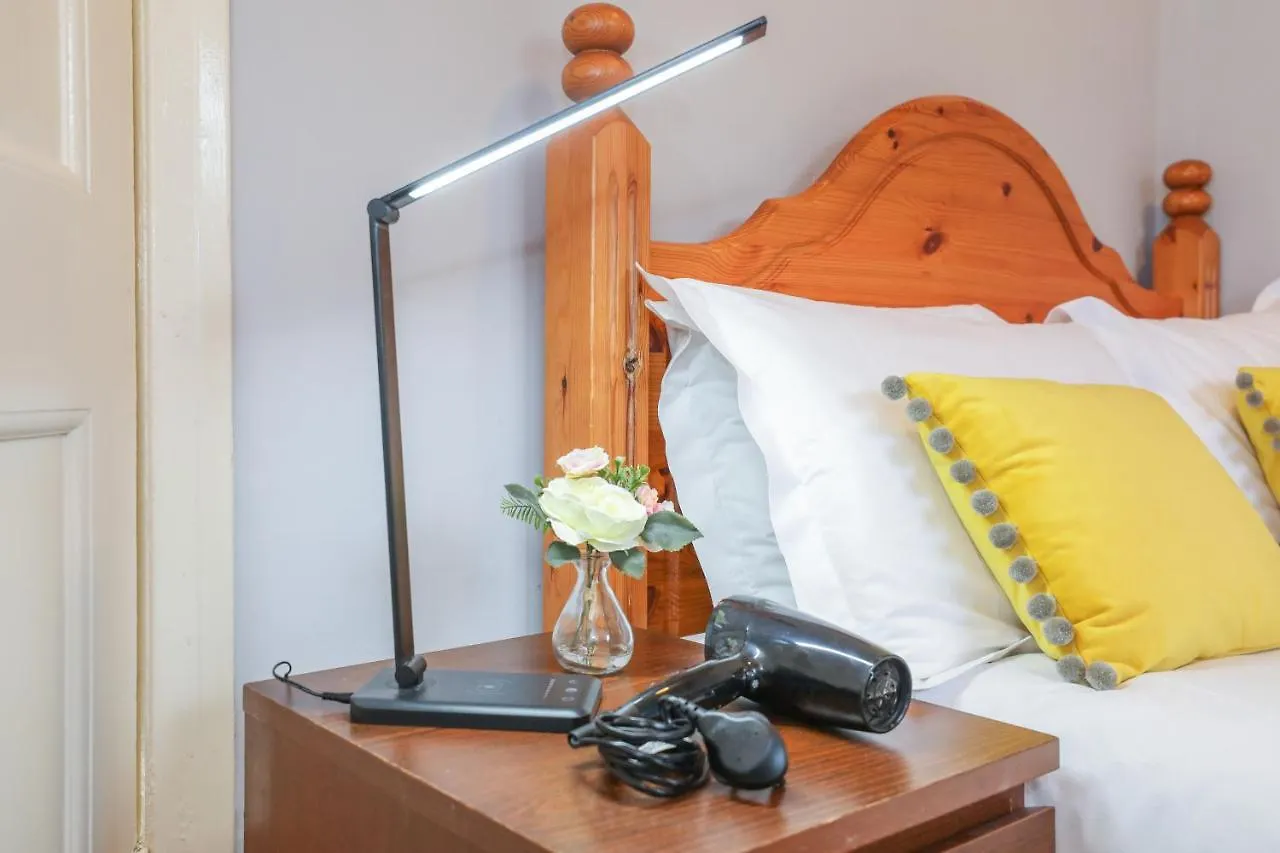 Beautiful Rooms In Edinburgh Cottage Guest House - Free Parking United Kingdom