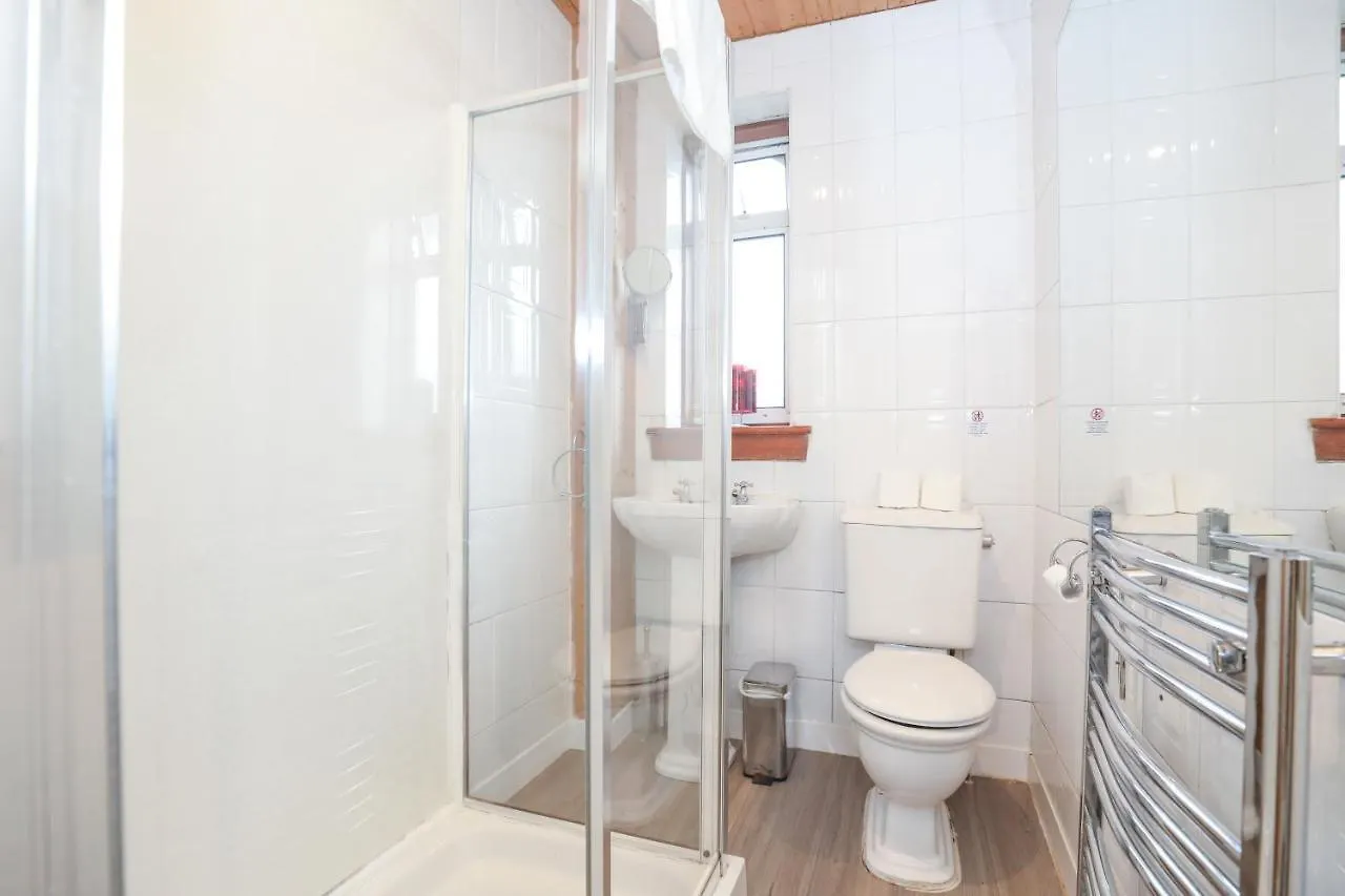 Beautiful Rooms In Edinburgh Cottage Guest House - Free Parking