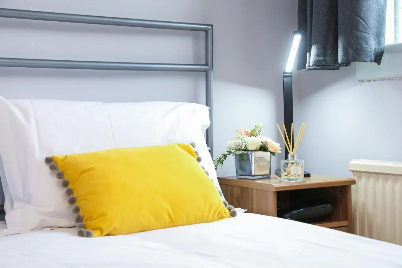 Beautiful Rooms In Edinburgh Cottage Guest House - Free Parking