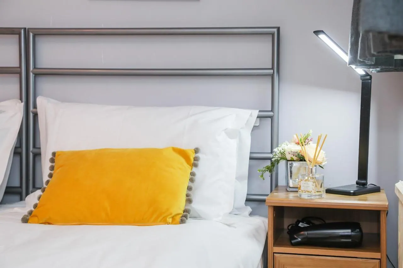 Beautiful Rooms In Edinburgh Cottage Guest House - Free Parking