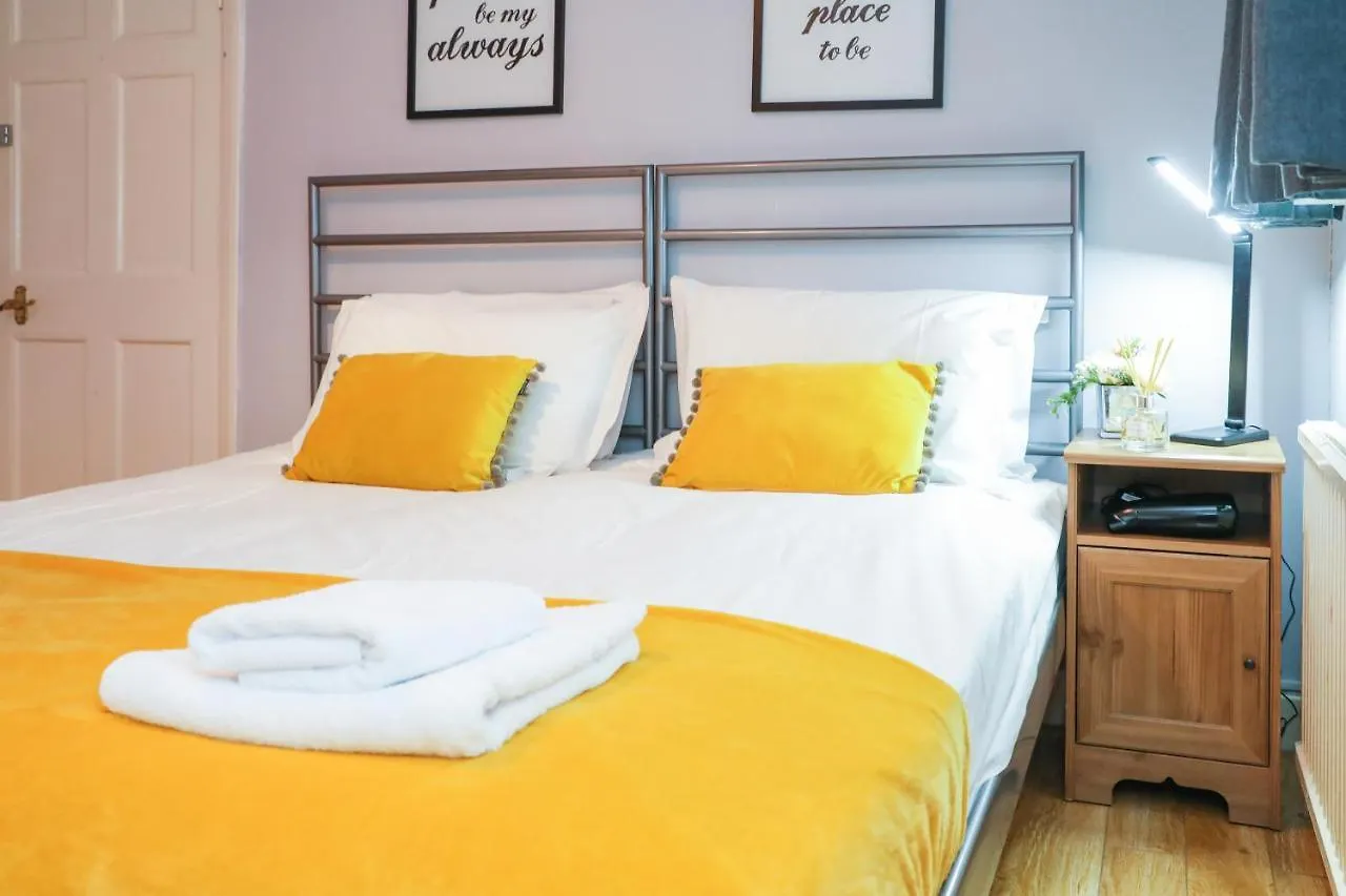 Beautiful Rooms In Edinburgh Cottage Guest House - Free Parking