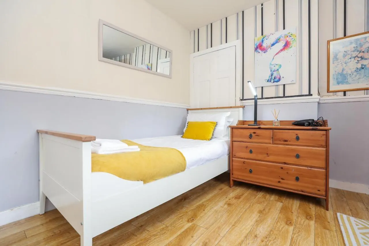 Beautiful Rooms In Edinburgh Cottage Guest House - Free Parking 0*,  United Kingdom