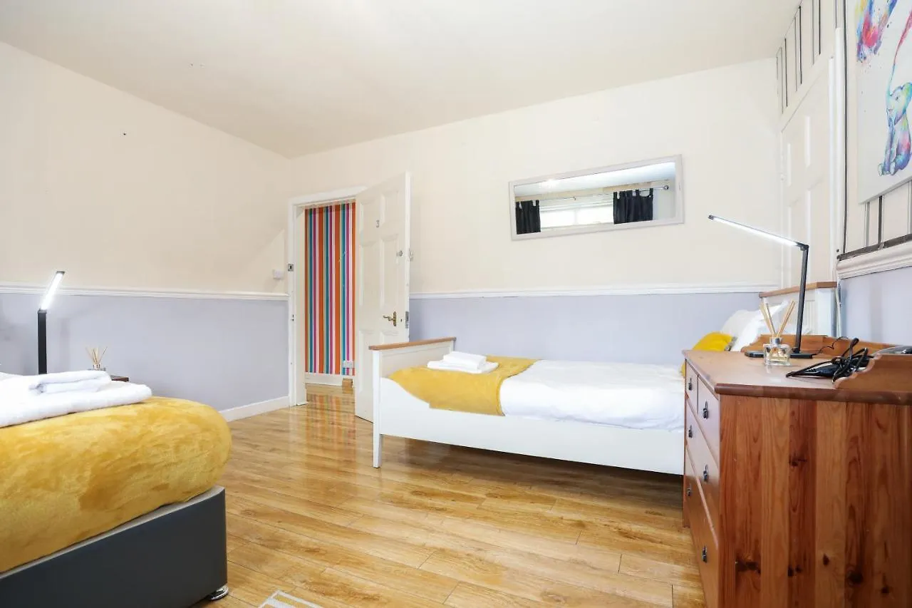 Beautiful Rooms In Edinburgh Cottage Guest House - Free Parking