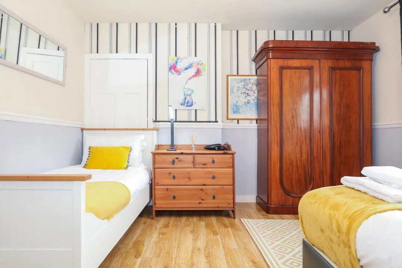 Beautiful Rooms In Edinburgh Cottage Guest House - Free Parking